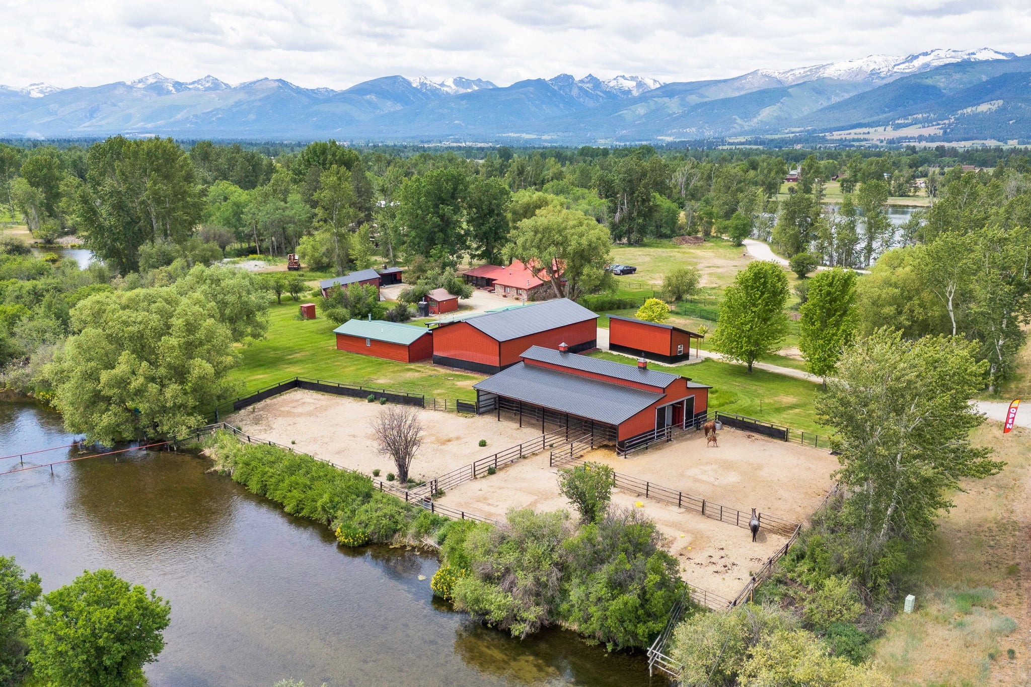 slider image slider_item_ypYr3n